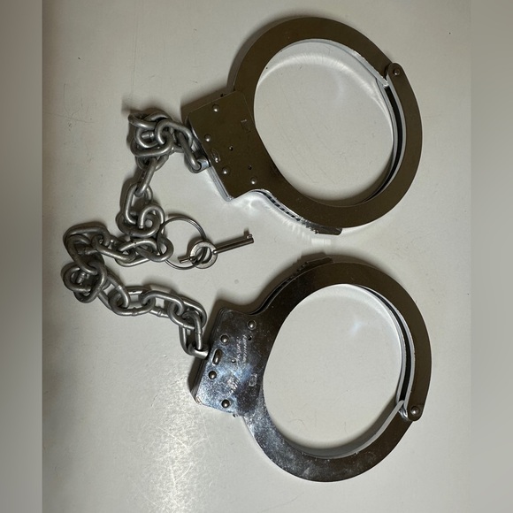 American Handcuff Co. LegIrons Boot Cuff Model L-600 - Picture 1 of 7